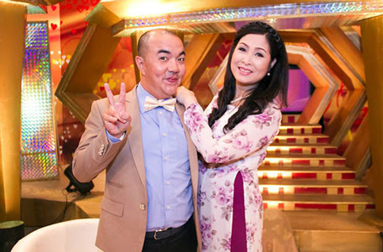 Soi đời tư cặp MC “Vợ chồng son“: Hồng Vân - Quốc Thuận Soi doi tu cap MC “Vo chong son“: Hong Van - Quoc Thuan