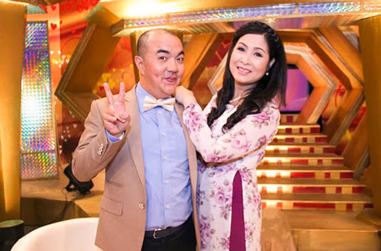 Soi doi tu cap MC “Vo chong son“: Hong Van - Quoc Thuan