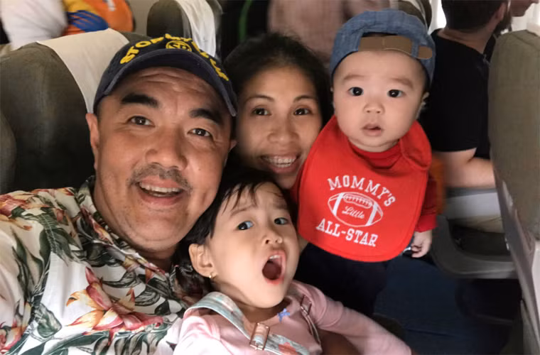 Nam MC "Vợ chồng son" cho rằng, vợ đã vất vả sinh con, lo chuyện nhà cửa, hy sinh cho gia đình rất nhiều nên không lẽ gì lại để cô phải buồn cả. Gia đinh nhỏ 4 người của vợ chồng Quốc Thuận – Mai Liên cùng hai con, bé Kẹo 6 tuổi và bé Nước ngọt 3 tuổi sống rất hạnh phúc, vui vẻ.