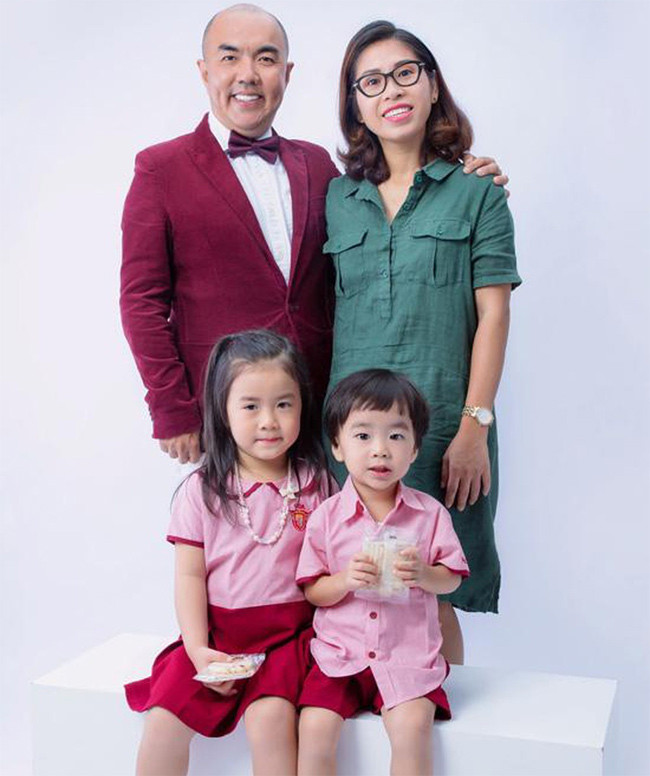 “Tôi biết ơn cô ấy đã đến với tôi vào đúng thời điểm tôi buồn và suy sụp nhất. Cô ấy cũng sinh cho tôi những đứa con và chắc chắn sẽ là người khóc nhiều nhất khi tôi nằm xuống", Quốc Thuận nói.