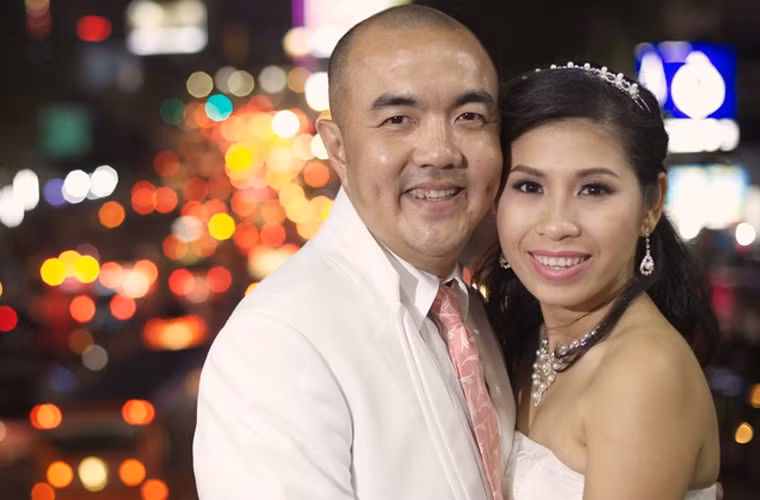 Với nam MC "Vợ chồng son", anh cũng có cuộc hôn nhân viên mãn. Kết hôn muộn ở tuổi 35 nhưng Quốc Thuận lại có gia đình nhỏ rất hạnh phúc bên người vợ đảm đang và hai con đủ nếp, tẻ.