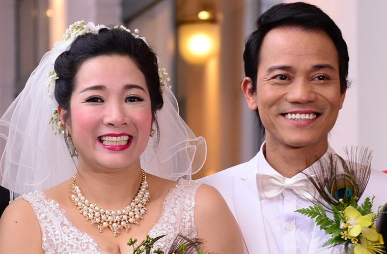 Trải qua hai đời chồng, nhưng cứ sau lần chia tay nào, cô đều cho chồng cũ từ nhà đất đến ô tô, chính vì thế mà bị mọi người xung quanh nhận xét là “dại trai”.