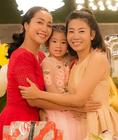 Trước đó, có thông tin Ốc Thanh Vân sẽ nhận nuôi bé Lavie. Nhưng nữ MC cho biết: "Chuyện này không đơn giản như mang về một món đồ, một con búp bê mà là một con người. Trước đó, cũng nhiều người ngỏ ý với Phương chuyện nhận nuôi Lavie nhưng Phương không muốn. Mình nghĩ Phương sợ, ví dụ vào nhà mình, tuy có điều kiện nhưng mình vẫn còn vài đứa con nhỏ, con Phương có thể không được lo như con mình. Trên hết, mình tôn trọng quyết định của Phương. Hiện tại, gia đình vẫn chăm lo cho bé rất tốt".