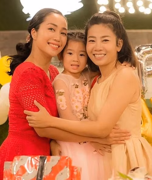 Trước đó, có thông tin Ốc Thanh Vân sẽ nhận nuôi bé Lavie. Nhưng nữ MC cho biết: "Chuyện này không đơn giản như mang về một món đồ, một con búp bê mà là một con người. Trước đó, cũng nhiều người ngỏ ý với Phương chuyện nhận nuôi Lavie nhưng Phương không muốn. Mình nghĩ Phương sợ, ví dụ vào nhà mình, tuy có điều kiện nhưng mình vẫn còn vài đứa con nhỏ, con Phương có thể không được lo như con mình. Trên hết, mình tôn trọng quyết định của Phương. Hiện tại, gia đình vẫn chăm lo cho bé rất tốt".