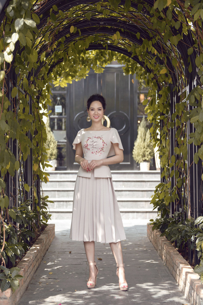 Sau 18 năm đăng quang, khán giả chỉ thấy hoa hậu bí ẩn nhất Việt Nam Mai Phương hiếm hoi xuất hiện tại các sự kiện.