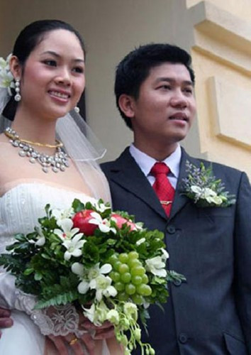 Năm 2008, Hoa hậu Việt Nam 2002 Mai Phương trở về Việt Nam và kết hôn với bạn trai lâu năm.
