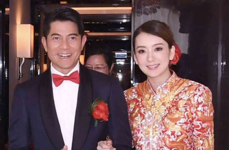 Quách Phú Thành và người mẫu Phương Viện kết hôn vào tháng 4/2017. Cặp đôi đã có hai con gái chung. Mỗi tháng anh cho vợ 28.000 USD (hơn 600 triệu đồng) để chi tiêu cá nhân.