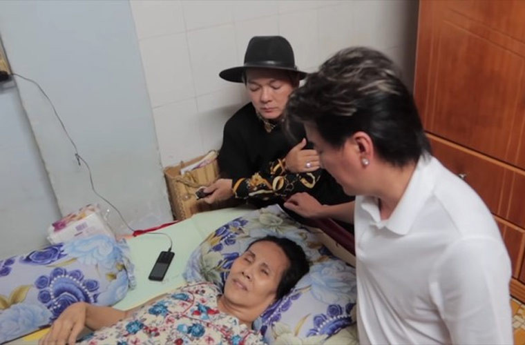 Tháng 10/2020 Đàm Vĩnh Hưng và Vũ Hà đến thăm nghệ sĩ Hoàng Lan và gửi tặng số tiền 30 triệu vừa thắng trong một game show để động viên bà trong ca phẫu thuật sắp tới.