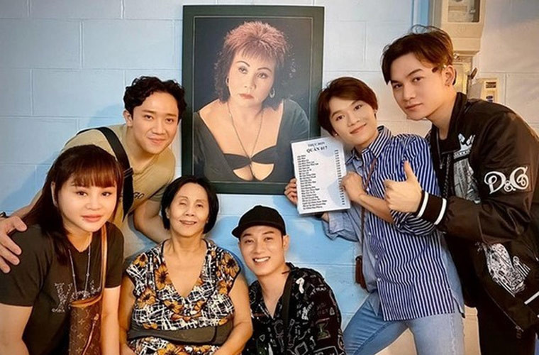 Đầu năm 2020, Trấn Thành, Lê Giang, Trúc Nhân, Quang Trung, Ali Hoàng Dương tới quán của nghệ sĩ Hoàng Lan để thăm hỏi sức khỏe nữ nghệ sĩ, đồng thời PR giúp quán có thêm khách.