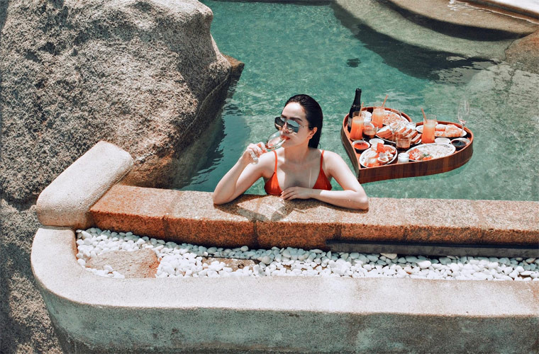 Chuyến du lịch nào, Bảo Thy cũng được chồng đại gia Phan Lĩnh chiều chuộng hết nấc, chụp cho cô cả trăm kiểu ảnh đẹp.