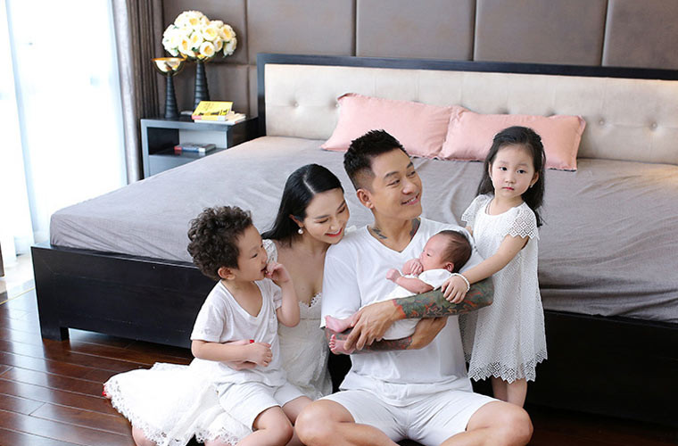 Tháng 7/2020, Tuấn Hưng tuyên bố sẽ tạm dừng ca hát để dành thời gian cho gia đình, các con. “Đúng là tôi đã nghĩ đến việc sẽ tạm nghỉ hát một thời gian bởi muốn dành thời gian cho các con. Su Hào vào lớp 1, Son và Sâm cũng cần sự quan tâm của người cha như tôi. Tuy nhiên, tôi nghĩ rằng nếu còn duyên mình sẽ trở lại hát để phục vụ khán giả vào dịp nào đó khi các con đã cứng cáp hơn”.