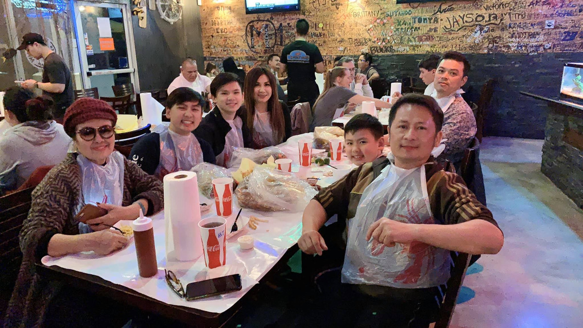 Vợ cũ Bằng Kiều từng trải lòng, vợ chồng không thể cùng nhau đi đến hết cuộc đời, nhưng cả hai còn có trách nhiệm chung là chăm sóc, dạy dỗ những đứa con và cho chúng một gia đình khi có thể.