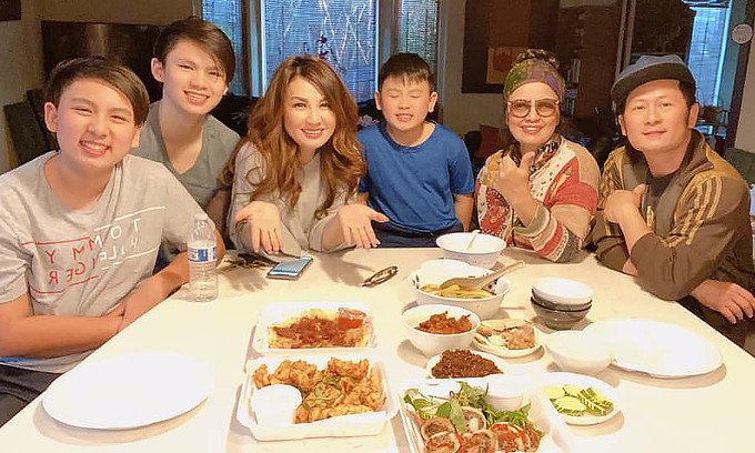 Bằng Kiều và Trizzie Phương Trinh vẫn gặp gỡ, giúp đỡ nhau mọi công việc khi cần.