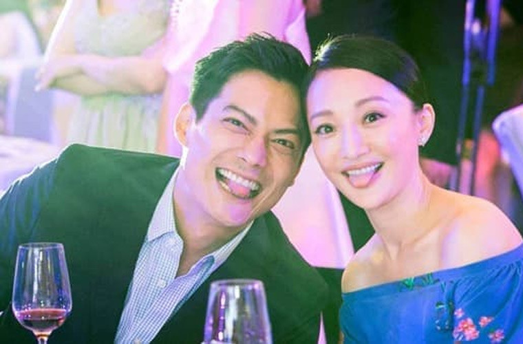 Trong hai năm qua, tình cảm của hai vợ chồng cũng phai nhạt hơn do lịch làm việc bận rộn của cả hai. Cao Thánh Viễn vẫn làm việc ở Mỹ còn Châu Tấn về Trung Quốc đóng phim.