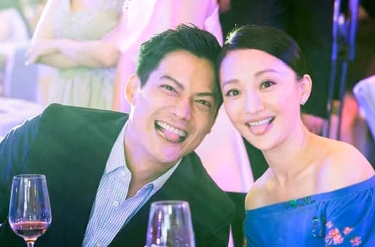 Trong hai năm qua, tình cảm của hai vợ chồng cũng phai nhạt hơn do lịch làm việc bận rộn của cả hai. Cao Thánh Viễn vẫn làm việc ở Mỹ còn Châu Tấn về Trung Quốc đóng phim.