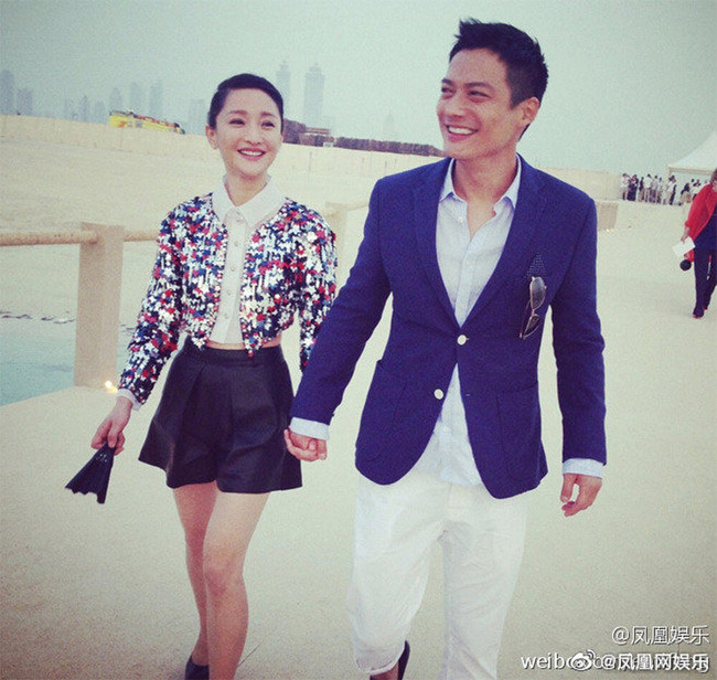 Ngay sau đó, trên trang cá nhân của mình, cả Châu Tấn và Cao Thánh Viễn đều viết: “Chúc bình an”. Đây được cho là động thái ngầm xác nhận ly hôn của cặp diễn viên.