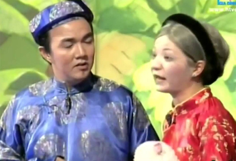 Năm 2003, Quốc Thuận được nhiều người biết tới khi cùng Thúy Nga tham gia Gala cười 2003. Nhờ thế mà anh cũng đắt show hơn nhưng cũng chỉ đến năm 2006 khi chương trình Gala cười thoái trào, Thúy Nga sang Mỹ định cư, Quốc Thuận lại bấp bênh trong nghề.