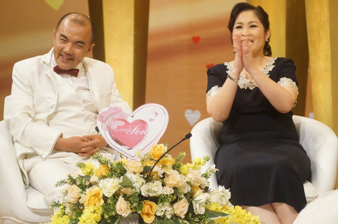 Hiện tại Quốc Thuận ghi dấu ấn với khán giả qua vai trò đạo diễn và MC chương trình truyền hình “Vợ chồng son”.