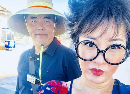 Khi cuộc sống bấp bênh anh phải bươn trải kiếm sống bằng cách đi bán kẹo. Trong lúc bất mãn đang tính về quê thì nghệ sĩ hài Thúy Nga đã gọi anh về diễn cùng với nhóm hài của mình.