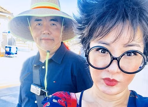 Khi cuộc sống bấp bênh anh phải bươn trải kiếm sống bằng cách đi bán kẹo. Trong lúc bất mãn đang tính về quê thì nghệ sĩ hài Thúy Nga đã gọi anh về diễn cùng với nhóm hài của mình.