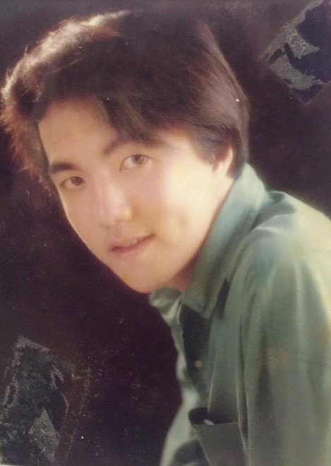 Vì là con trai duy nhất trong nhà nên ngay từ nhỏ Quốc Thuận đã được cha mẹ chiều chuộng. Kinh tế gia đình không dư dả nhưng cha mẹ luôn tạo điều kiện hết sức cho Quốc Thuận học tập.