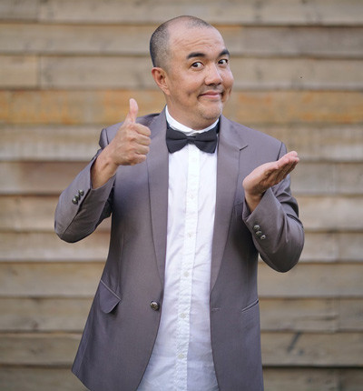 Nam diễn viên kiêm MC Quốc Thuận cho rằng dù sự nghiệp không được suôn sẻ nhưng so với nhiều đồng nghiệp khác, anh vẫn còn may mắn khi được làm nghề và sống được bằng nghề mình đam mê.