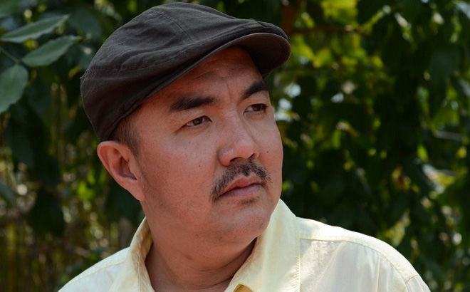 Lúc đó, anh bước vào thời kỳ khó khăn nhất của mình, công việc không có, tiền không có. Đến mức khi cha mất trong bệnh viện trên Sài Gòn, anh không có một đồng nào trong túi để đưa xác cha về quê mà phải gọi điện vay tạm Thúy Nga.