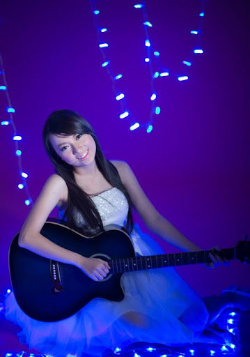 Năm 16 tuổi, Xuân Nghi sang Mỹ du học tại Trường đào tạo nghệ sĩ OCHSA (Orange County High School of the Arts). Đây là ngôi trường nằm trong Top các học viện nghệ thuật tốt nhất California và cũng là một trong những trường công uy tín nhất nước Mỹ.