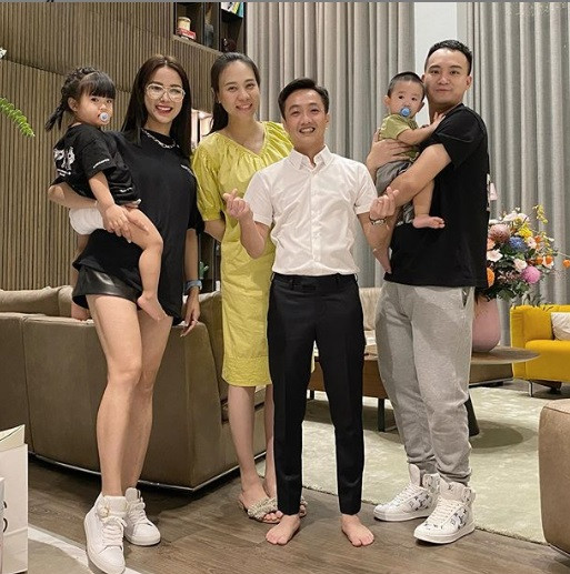  Gia đình cực phẩm của Diệp Lâm Anh bên gia đình bạn thân Đàm Thu Trang - Cường Đô la.