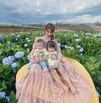 Cựu người mẫu sinh con trai thứ 2 vào tháng 11/2019. Sau sinh nở, bà mẹ hai con Diệp Lâm Anh nhanh chóng lấy lại vóc dáng thon gọn đáng mơ ước.