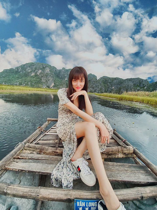 Lợi thế ngoại hình giúp người đẹp chuyển giới tự tin diện những trang phục khoe tối đa vóc dáng.