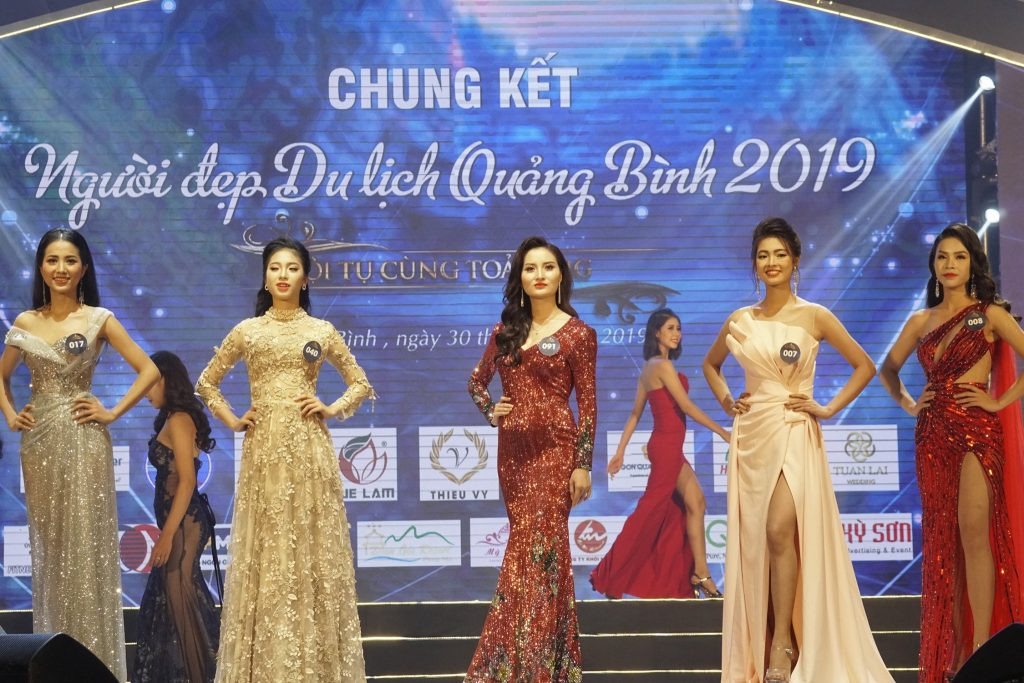 Cô cũng đoạt giải phụ Người đẹp có gương mặt khả ái nhất. Ảnh: Nguyễn Chiến.