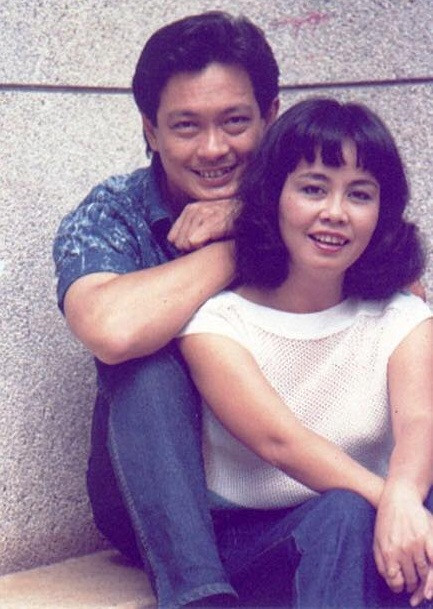 Gần 50 năm gắn bó, người vợ tào khang của nghệ sĩ Chánh Tín giữ được lửa hôn nhân nhờ tình yêu, sự hy sinh và tính chịu thương chịu khó.