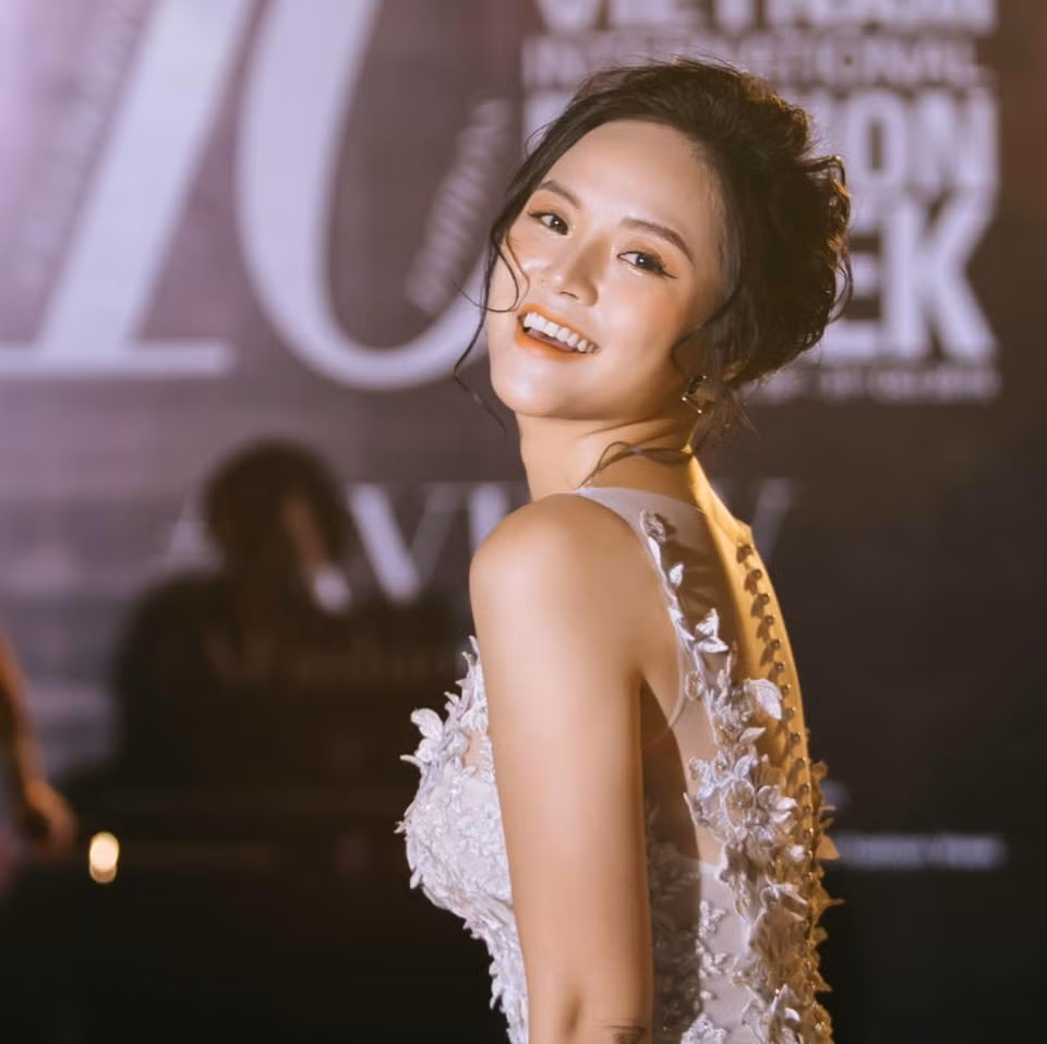 Hậu đổ vỡ hôn nhân, Thu Quỳnh và chồng cũ liên tục vướng nghi vấn "đá xéo" nhau. Thậm chí trong một bài phỏng vấn, chồng cũ còn tố nữ diễn viên ngăn tình phụ tử, giả dối, hai mặt...