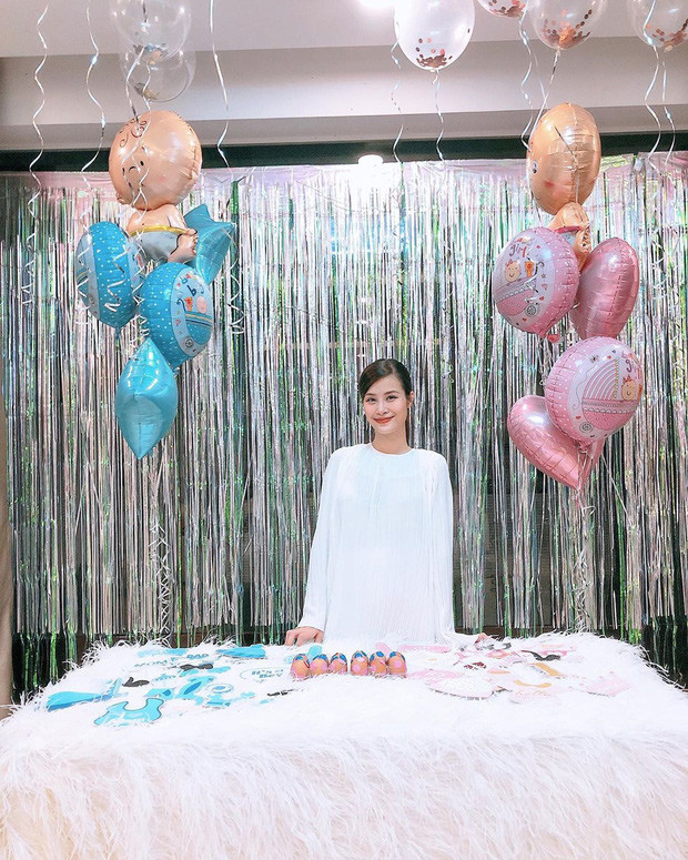 Con gai Dong Nhi chua chao doi da chuan “rich kid”-Hinh-2