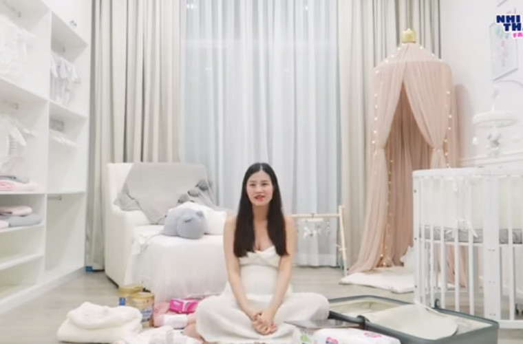 Con gai Dong Nhi chua chao doi da chuan “rich kid”