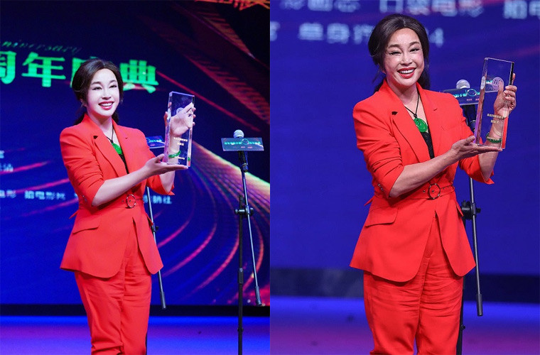 So hai bức hình một đã qua photoshop (trái) và một nguyên gốc sẽ thấy rõ được vẻ già nua của Lưu Hiểu Khánh.