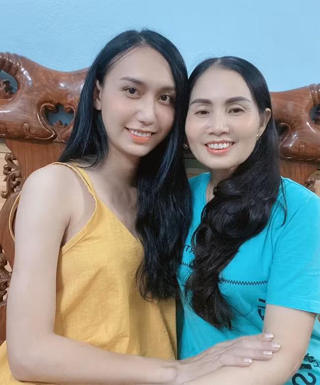 Lynk Lee lên 5kg nhờ công chăm sóc của mẹ (ảnh).