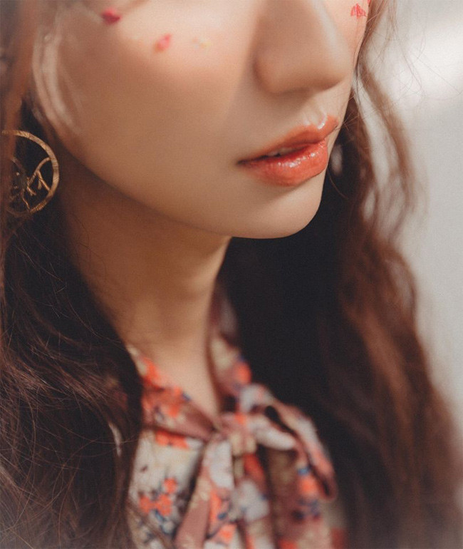 Mới đây, nữ ca sĩ 32 tuổi còn nối tóc nên trông cô càng ra dáng chuẩn girl hơn.