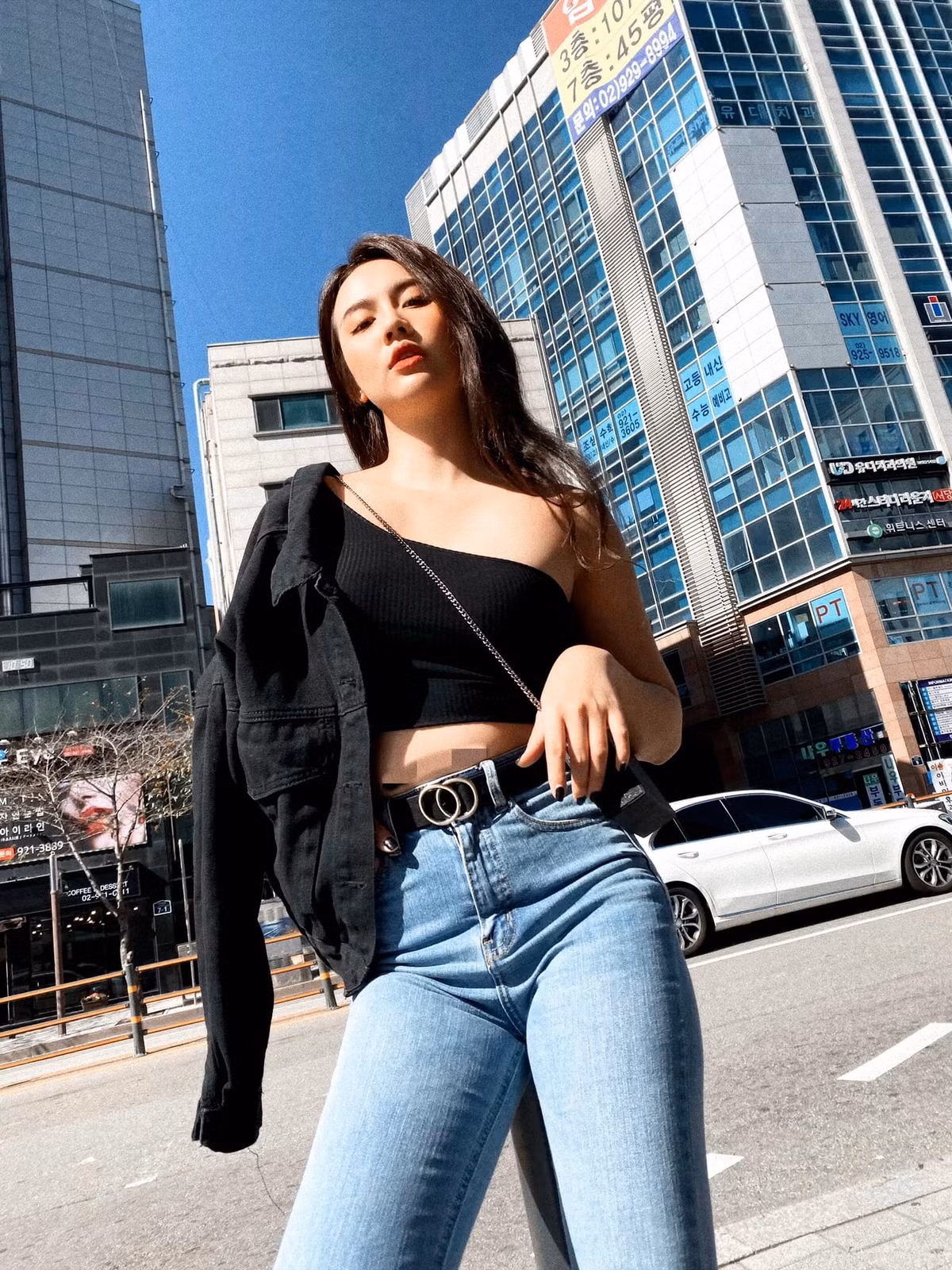 Nữ diễn viên chăm chỉ tập yoga để duy trì vóc dáng.