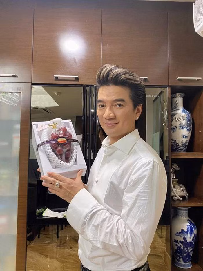 Soi loat qua khung fan tang sao Viet gay choang vang