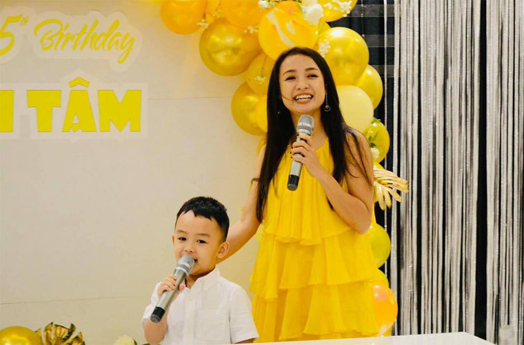 Trong một talk show năm 2019, Lê Bê La từng thẳng thắn chia sẻ sẽ không vì con mà kéo dài hôn nhân không hạnh phúc.