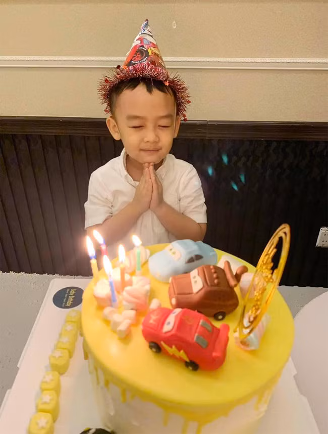 Một trong những lý do là vì nữ diễn viên quê Đăk Lăk thường xuyên chia sẻ hình ảnh một người đàn ông giấu mặt trên trang cá nhân.