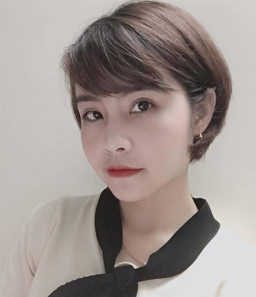 Người đẹp 32 tuổi sở hữu gương mặt trẻ lâu và nụ cười rạng rỡ.