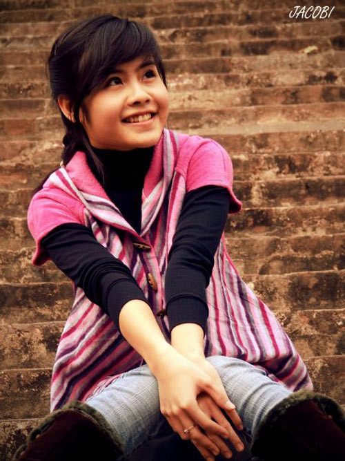 Tham gia bộ phim khi mới 10 tuổi, bé Luyến "Của để dành" gây ấn tượng nhờ vẻ xinh xắn đáng yêu với gương mặt bầu bĩnh, đôi mắt bồ câu tròn xoe ngây thơ.