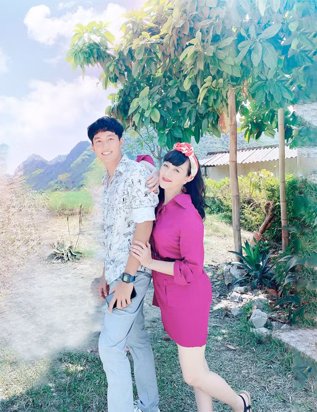 Cách ăn mặc và trang điểm của nữ nghệ sĩ trên phim khác xa so với cô ngoài đời.