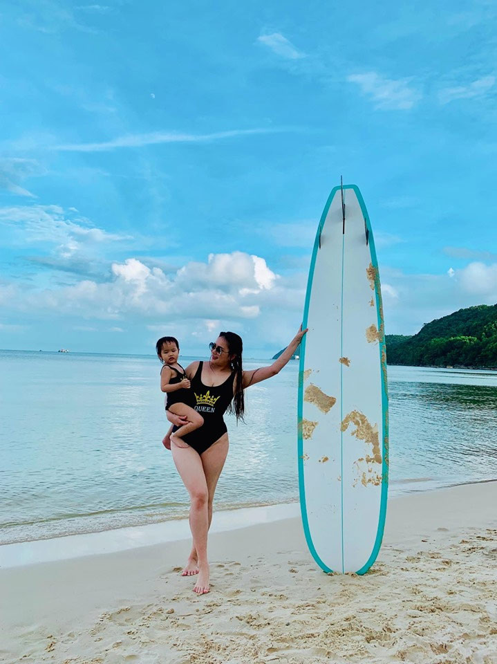 Cựu người mẫu sinh năm 1988 cho biết, một trong những lý do khiến cô không thể giảm cân và ngày càng mũm mĩm là vì được chồng chăm sóc quá kỹ.