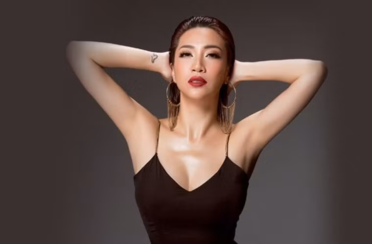 Bản thân nữ ca sĩ cũng chia sẻ, cô không còn mặn mà với showbiz và hiện tại chỉ còn quan tâm tới kinh doanh. Pha Lê làm đồ ăn bán online và mới mở cả quán ốc kinh doanh.