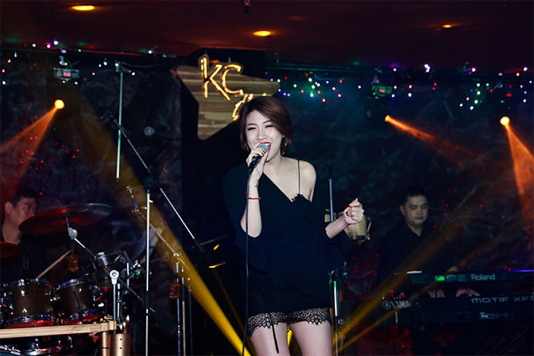 Sau khi tham gia Sao mai điểm hẹn, Pha Lê chuyển vào Sài Gòn sinh sống để theo đuổi nghiệp ca hát. Nữ ca sĩ đã ra một số album như: Chúng ta đã đi quá xa, Nếu em được lựa chọn, Quelque Chose Dans Mon Coeur… Tuy nhiên, Pha Lê vẫn chưa thể tỏa sáng trong showbiz Việt.