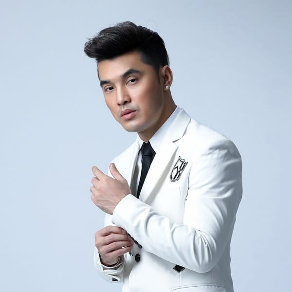 Sau khi nhóm tan rã, các thành viên đi hát solo. Ưng Hoàng Phúc là thành viên có sự nghiệp ca hát thành công nhất với hàng loạt hit đình đám như: "Thà rằng như thế", "Hứa thật nhiều thất hứa thật nhiều", "Nỗi nhớ nơi con tim mồ côi"...